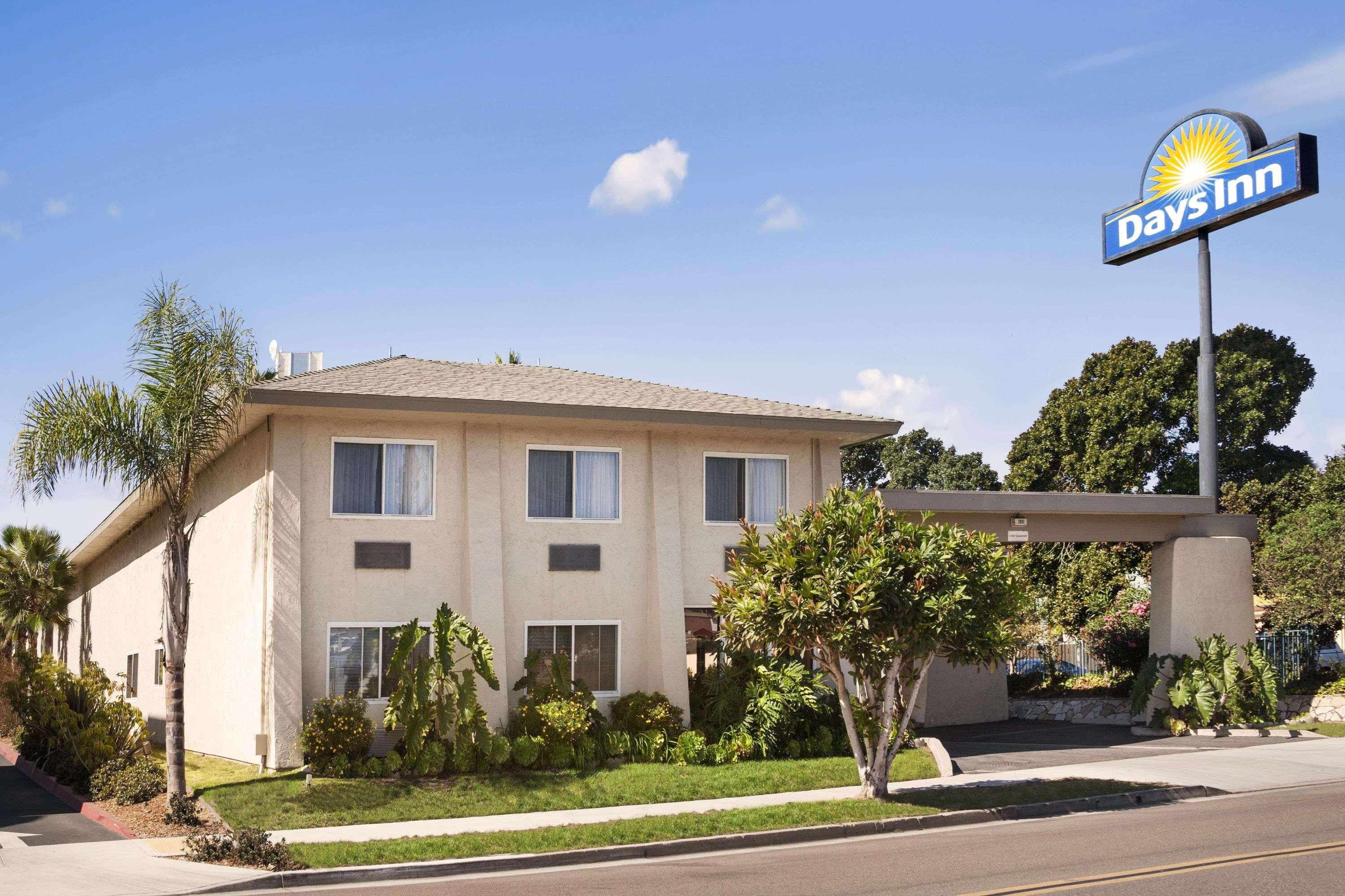 Days Inn By Wyndham Oceanside Exterior photo