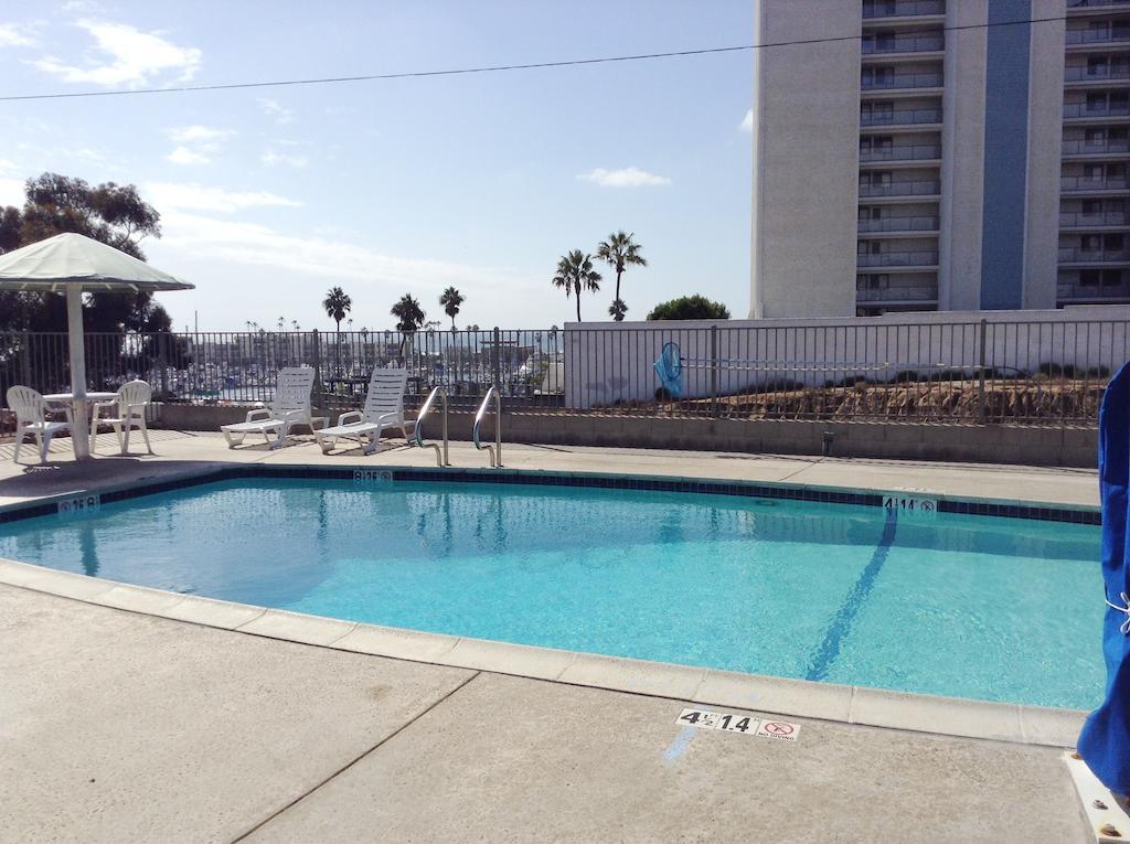 Days Inn By Wyndham Oceanside Exterior photo