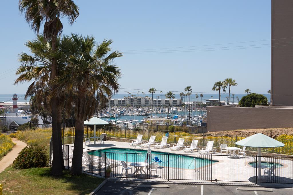 Days Inn By Wyndham Oceanside Exterior photo