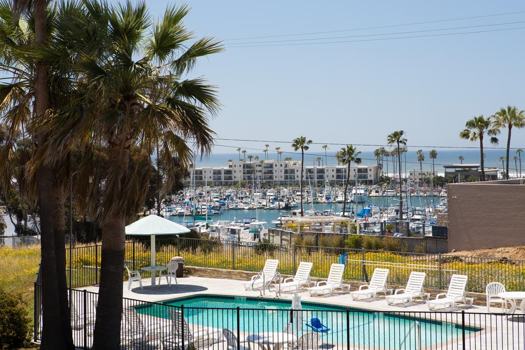 Days Inn By Wyndham Oceanside Exterior photo