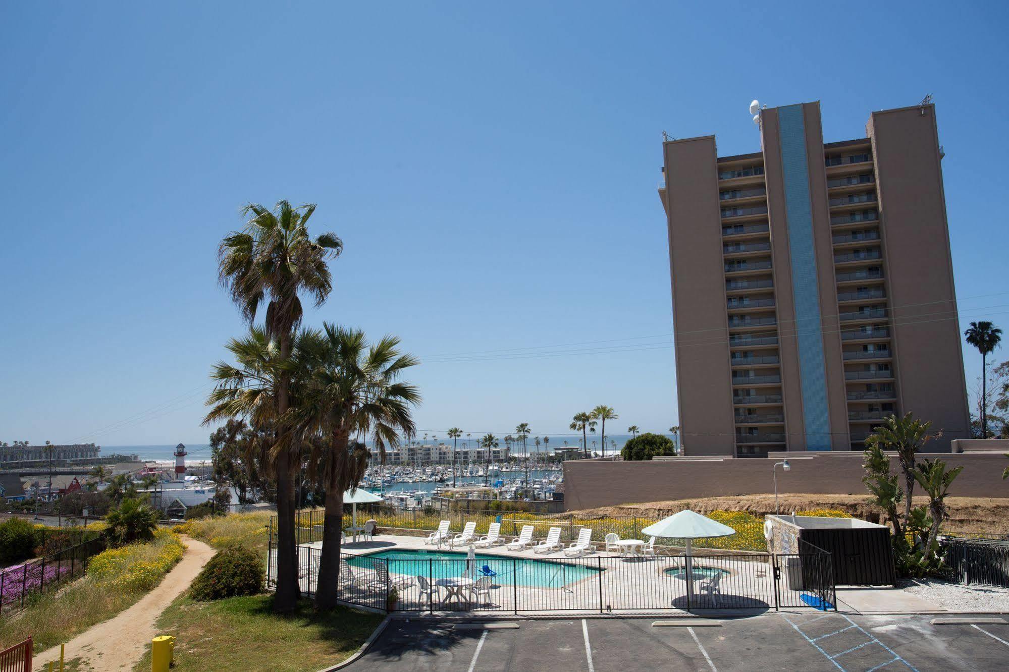 Days Inn By Wyndham Oceanside Exterior photo