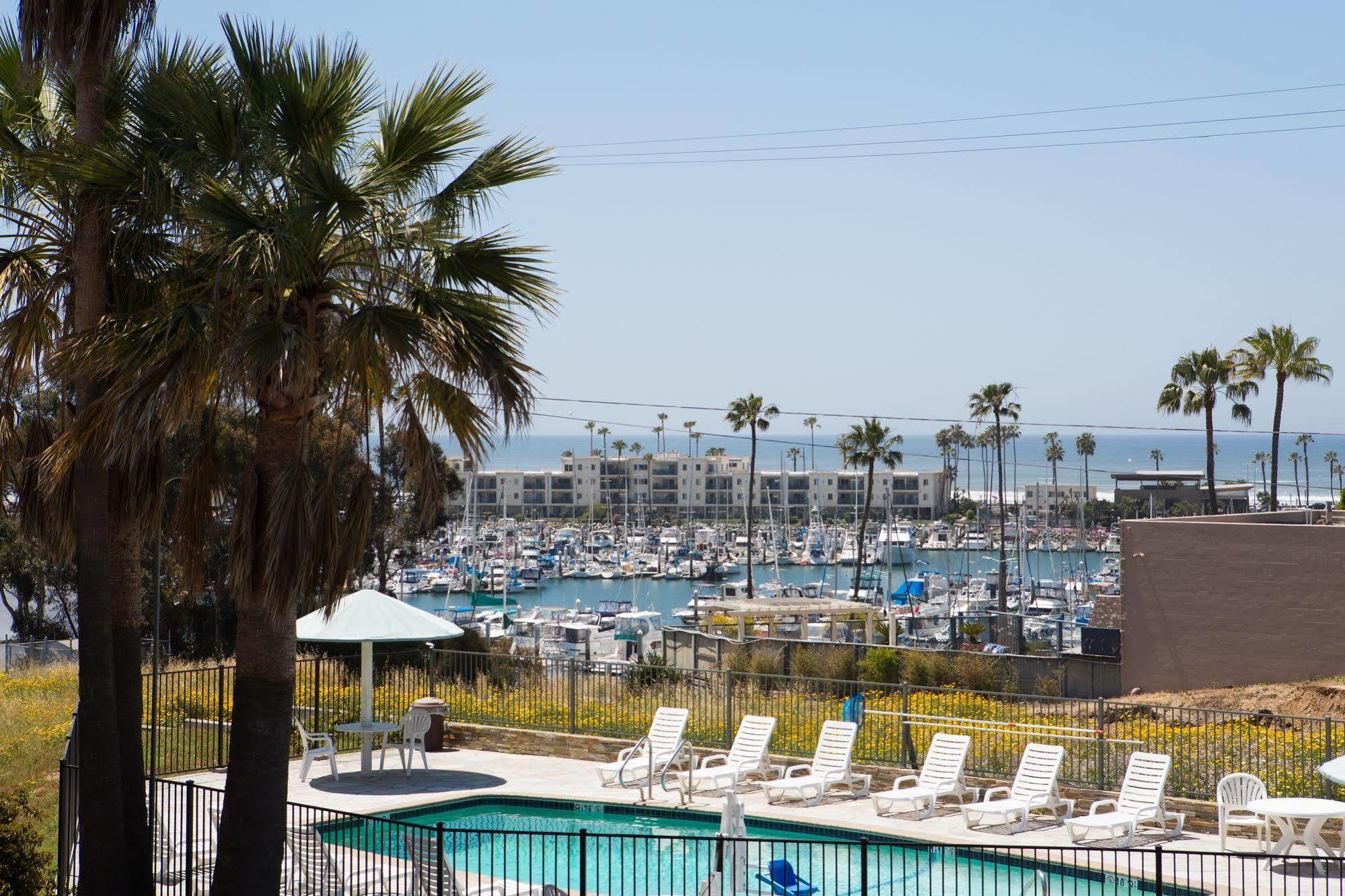 Days Inn By Wyndham Oceanside Exterior photo